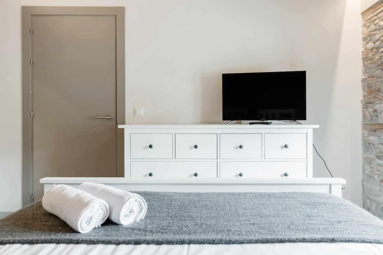 Revitalized Apartment In Historical Building خيرونا