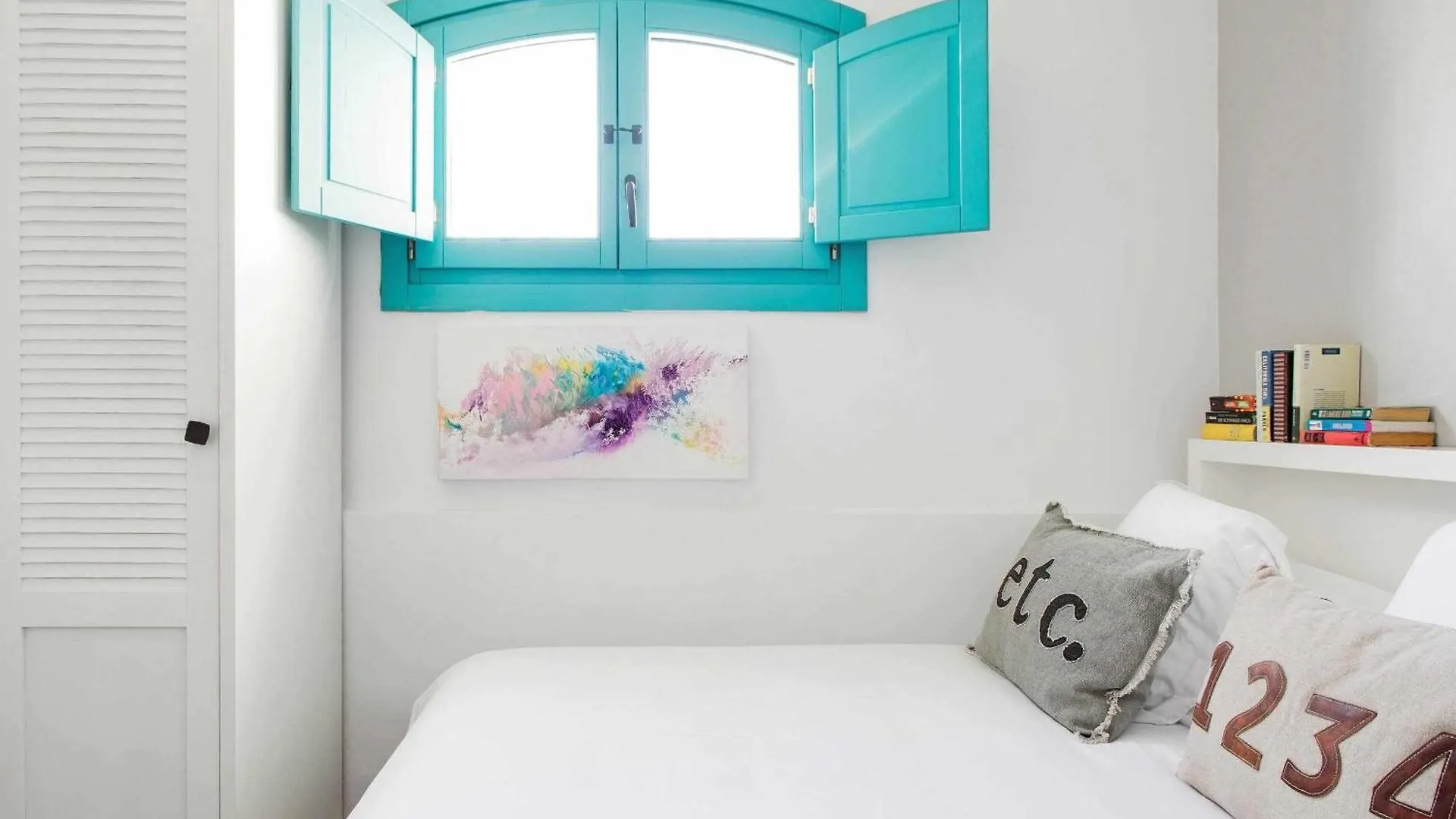 Revitalized Apartment In Historical Building Gerona España