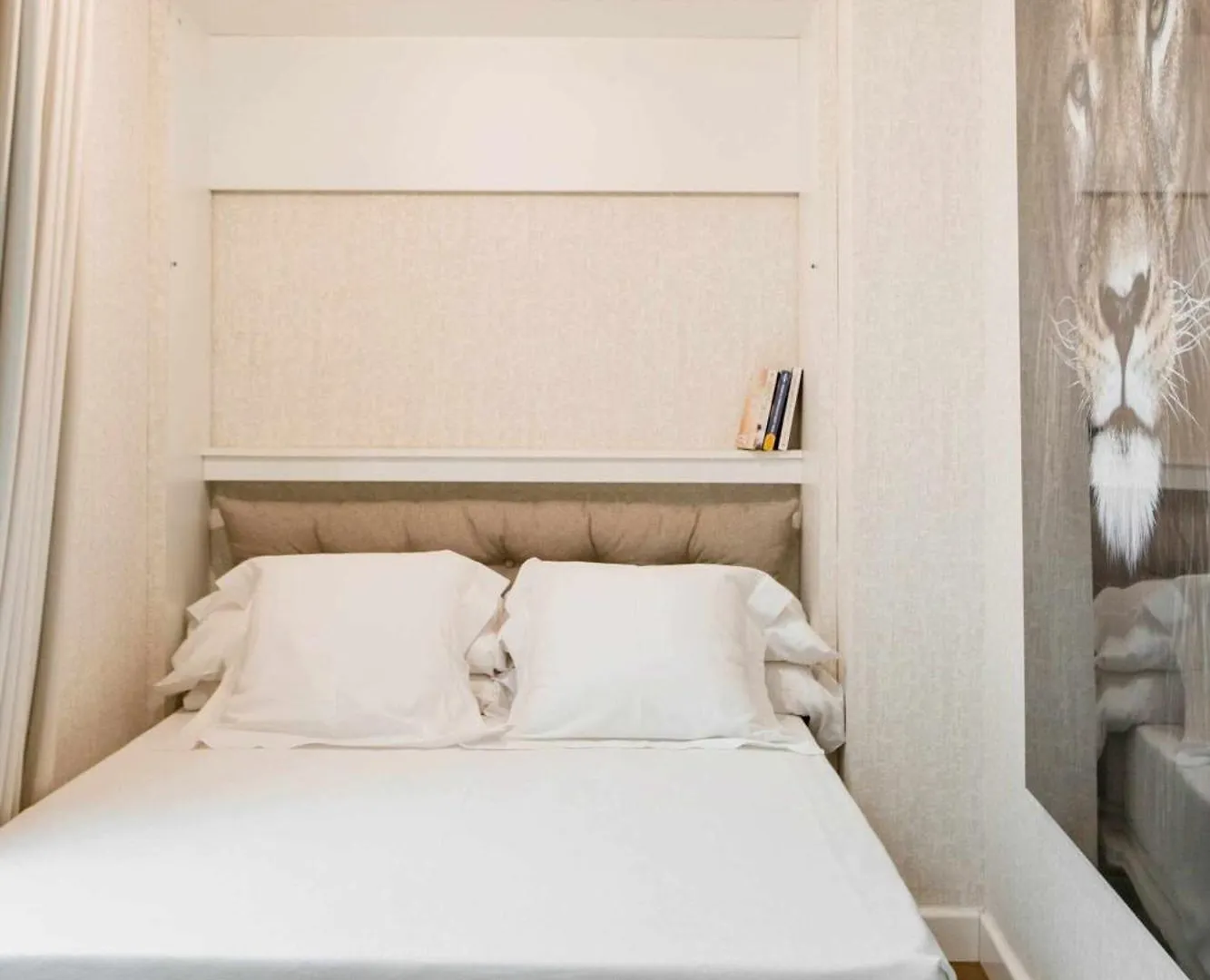 Revitalized Apartment In Historical Building Gerona 0*,  España